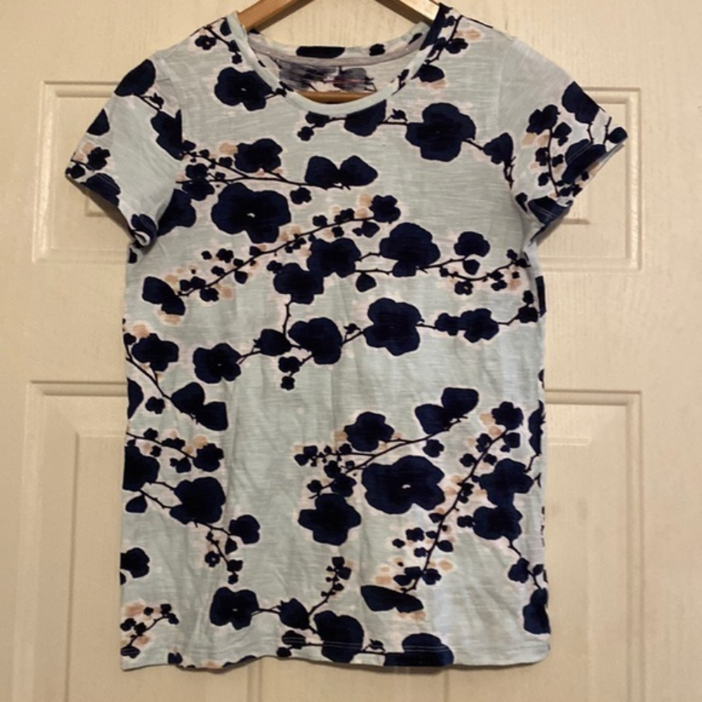 Vince Camuto floral top‎